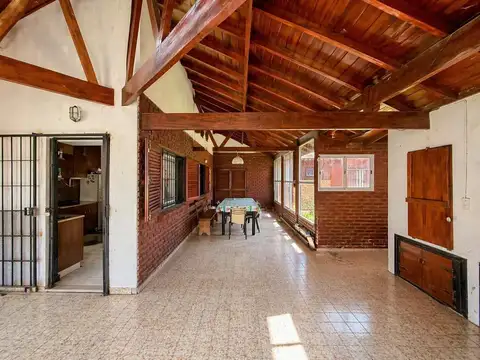 Casa 5 ambientes con 3 baños