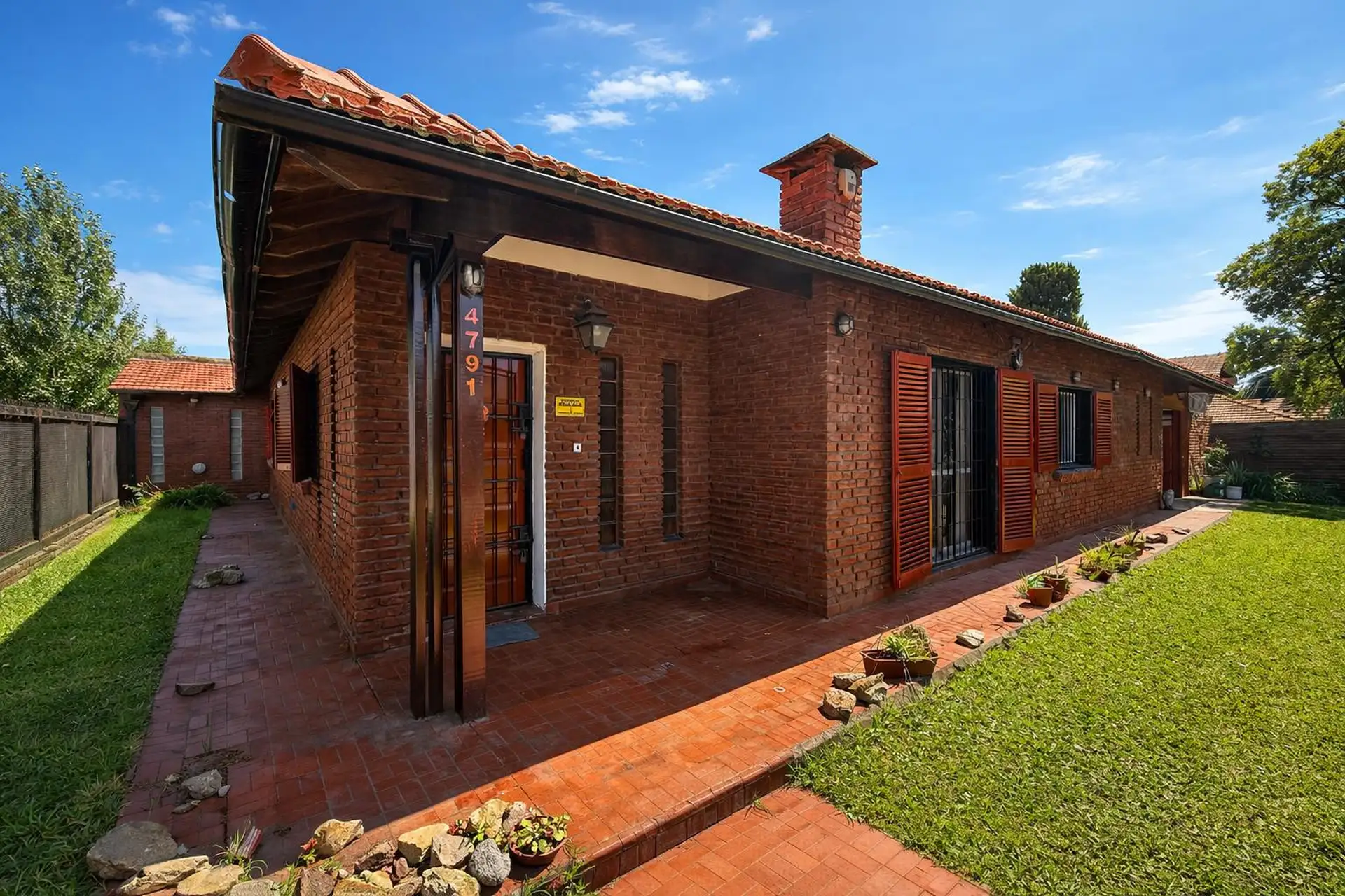 Casa de 5 ambientes en Barrio Alfar sobre lote de 845 m2