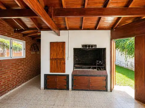Casa de 5 ambientes en Barrio Alfar sobre lote de 845 m2