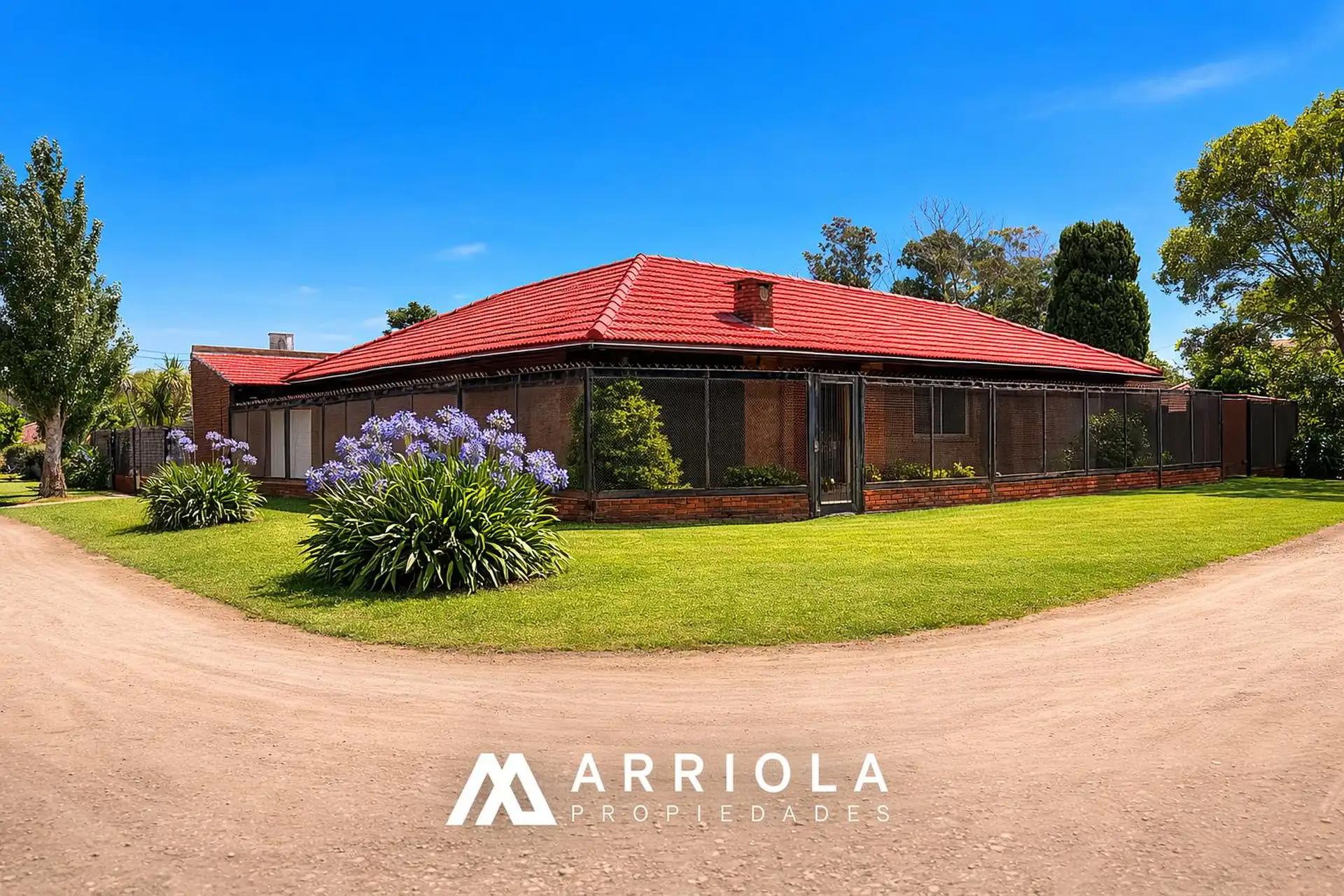 Casa de 5 ambientes en Barrio Alfar sobre lote de 845 m2