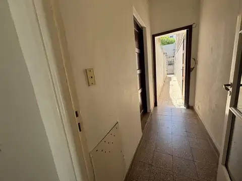 Casa 7 ambientes con 2 baños