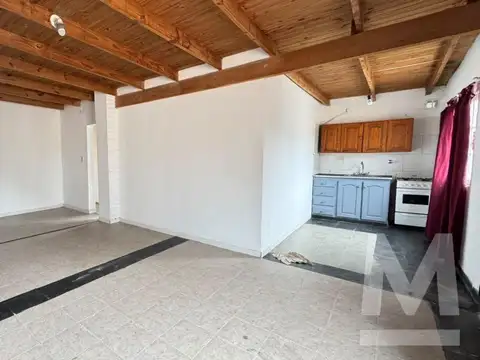 Casa 4 ambientes con 1 baño
