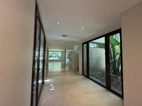 Casa 7 ambientes con 4 baños