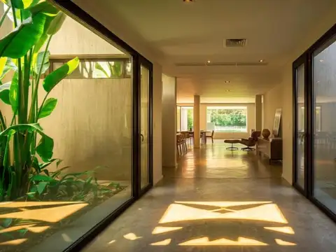 Residencia Exclusiva en Venta con 4 dormitorios Barrio Parque - Palermo Chico