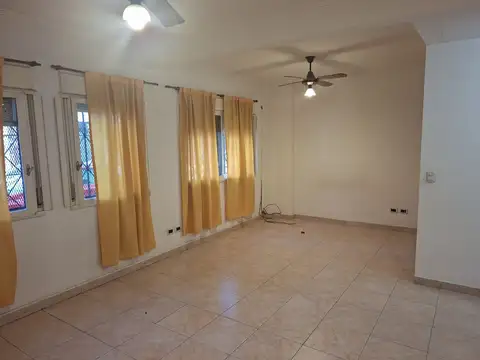 Depto Tipo Casa en Alquiler en Villa Luro, $ 600.000