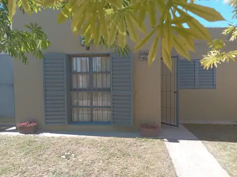 Casa 5 ambientes con 1 baño