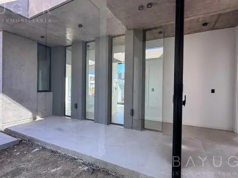 Casa 5 ambientes con 4 baños