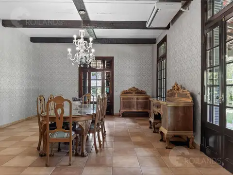En venta Casa de estilo clasico sobre 1.800 M2 en Barrio Pelufo Villa Luzuriaga La Matanza