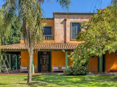 En venta Casa de estilo clasico sobre 1.800 M2 en Barrio Pelufo Villa Luzuriaga La Matanza