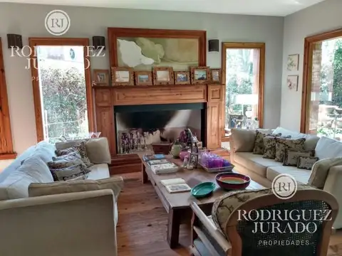 Casa en Venta con 2 cocheras