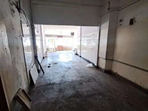 AVELLANEDA CENTRO  LOCAL SOBRE AVDA. MITRE TOTAL 150 m2