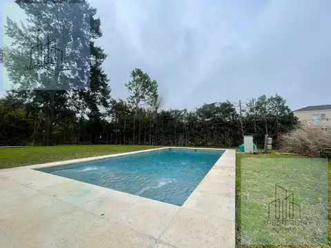 Casa en Alquiler con 5 cocheras