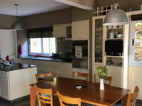 Casa en Venta con 7 cocheras