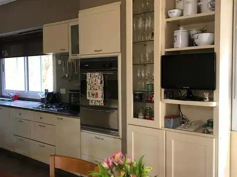 Casa en Venta en Abril Club De Campo, USD 900.000