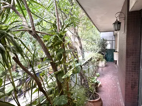 OFICINAS CON SHOWRROM en edificio con logística ideal para emprendimientos.