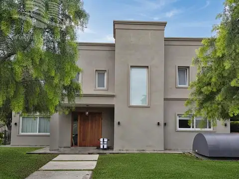 Casa 8 ambientes en Canton Norte