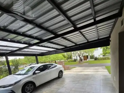 Casa 8 ambientes con 4 baños