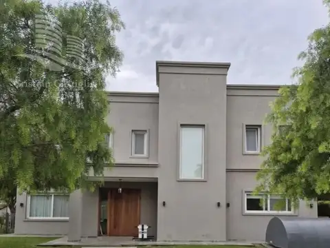 Casa 8 ambientes en Canton Norte