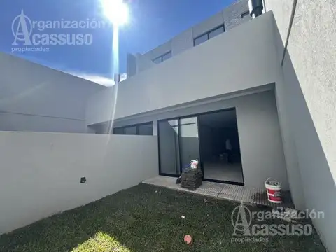 Depto Tipo Casa en Alquiler de 3 ambientes
