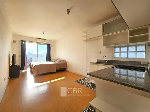 Excelente Monoambiente en Piso Alto con Vista Abierta - Balcón - Piscina - SUM - Todo Sol!