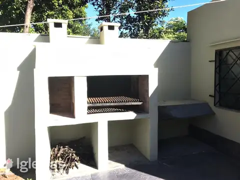 Casa en Alquiler con 1 cochera