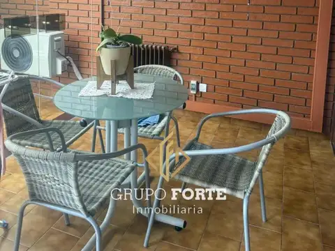 Casa en Venta con 4 cocheras