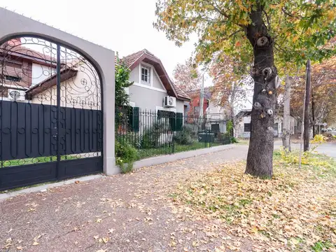 VENTA CASA 5 AMB PILETA COCHERA QUINCHO