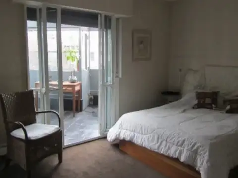 Casa en Esquina con Patio y Terraza
