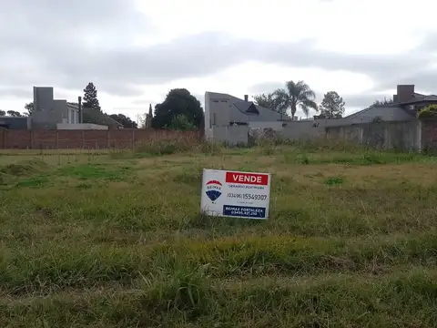 VENTA TERRENO RESIDENCIAL - Barrio Parque .-