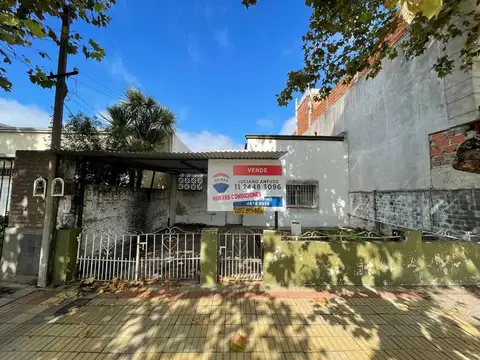 OPORTUNIDAD! CASA CON AMPLIO FONDO-LOMAS DE ZAMORA