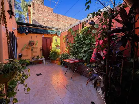 Venta Casa de pasillo (no ph) de 2 Dormitorios con patio en Arroyito, Rosario