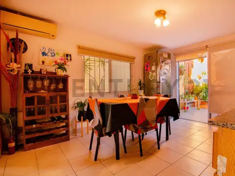 Venta Casa de pasillo (no ph) de 2 Dormitorios con patio en Arroyito, Rosario