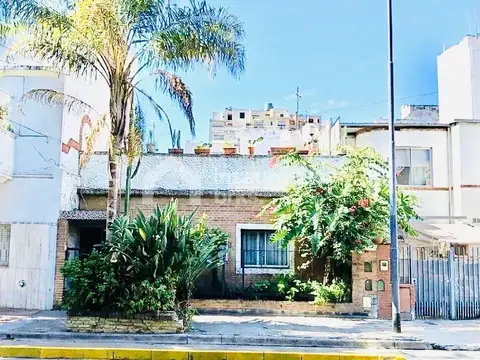 Casa Chalet  en Venta en Monte Castro, Capital Federal, Buenos Aires