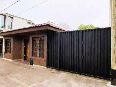 Casa 3 dormitorios, 3 baños, patio, Garage 3 autos. La PLata, Av 72 e/ 12 y 13