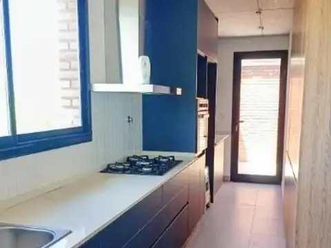 Casa en Venta con 4 cocheras
