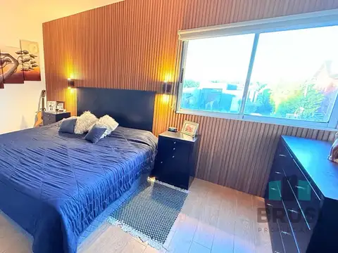 Casa en Venta con 5 cocheras
