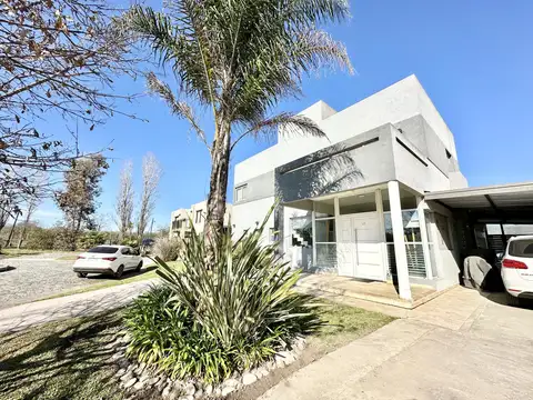 Casa en venta 5 ambientes en dos plantas Lote 1150mts2 , Barrio Privado Brickland, Canning