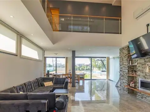 Casa en Venta con 1 cochera