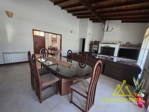 Casa 5 ambientes con 3 baños