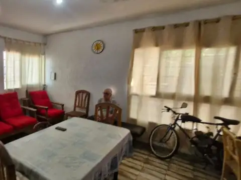 Casa 5 ambientes con 1 baño