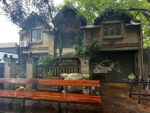 Casa de 5 ambientes con jardín - José L. Suarez