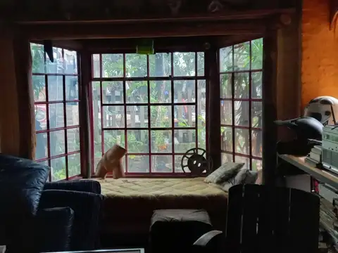 Casa de 5 ambientes con jardín - José L. Suarez