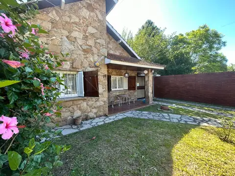 Casa 5 ambientes con 1 baño