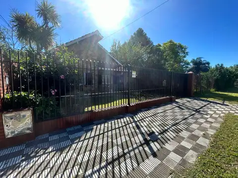 Casa en Venta con 2 cocheras