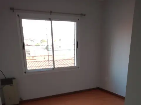 Departamento en Alquiler en Bernal Oeste, $ 550.000