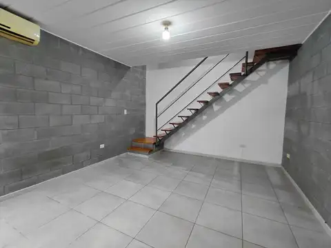 Depto Tipo Casa 2 ambientes con 1 baño