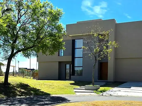 VENTA CASA BARRIO VISTAS PUERTOS ESCOBAR