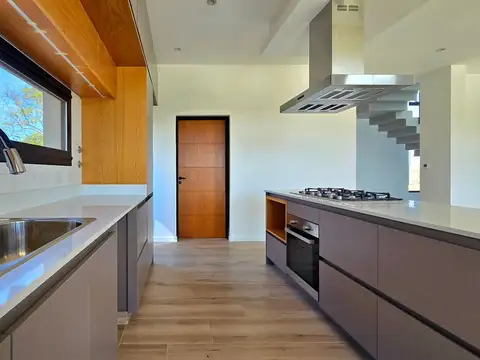 Casa en Venta en Belen de Escobar, USD 450.000