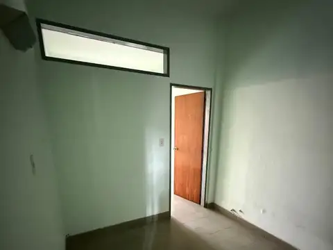 Oficina 10 ambientes con 4 baños