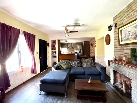VENTA CASA-3 AMBTS.C/PQUE, PILETA, QUINCHO COCHERA